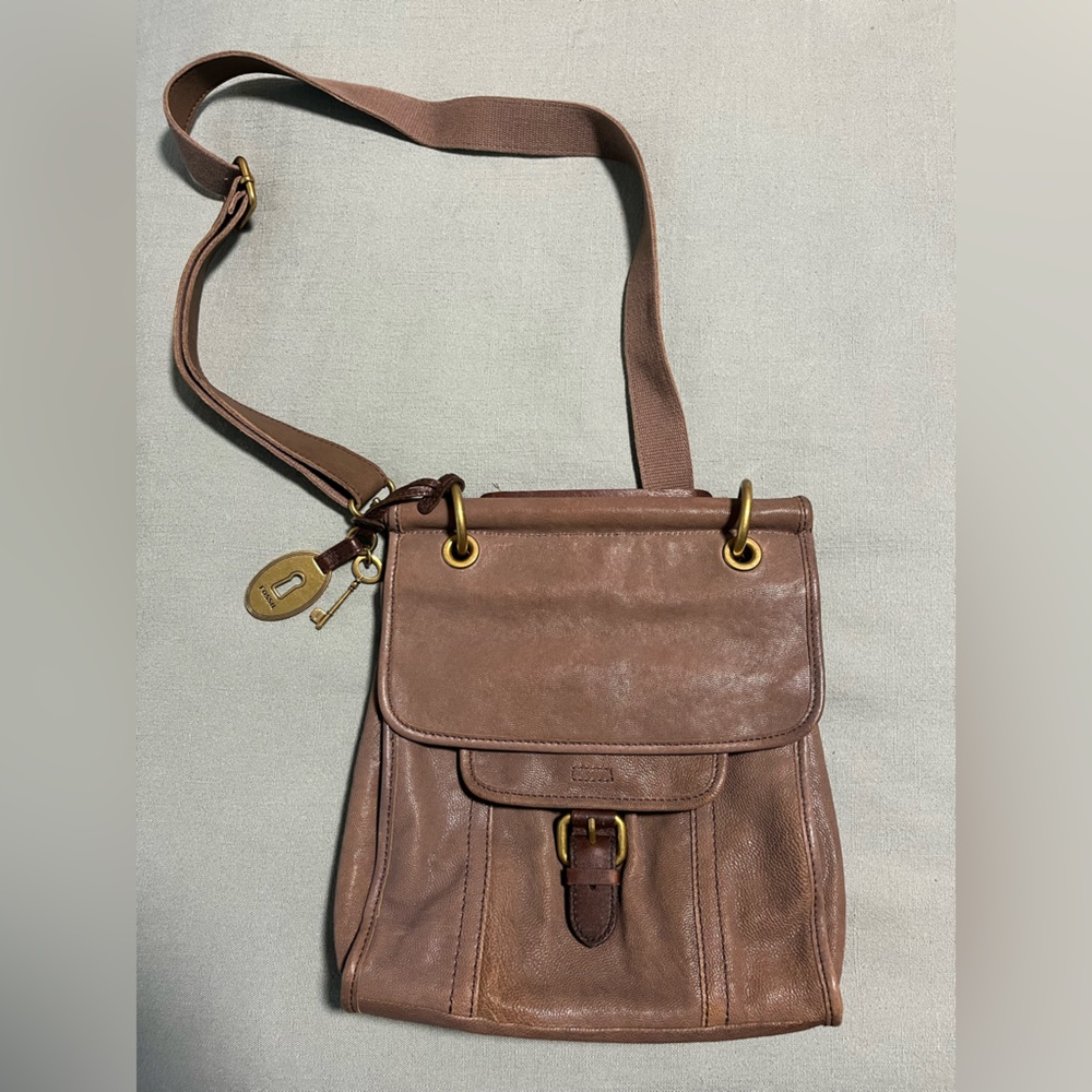 Fossil purse. Brown. Leather.